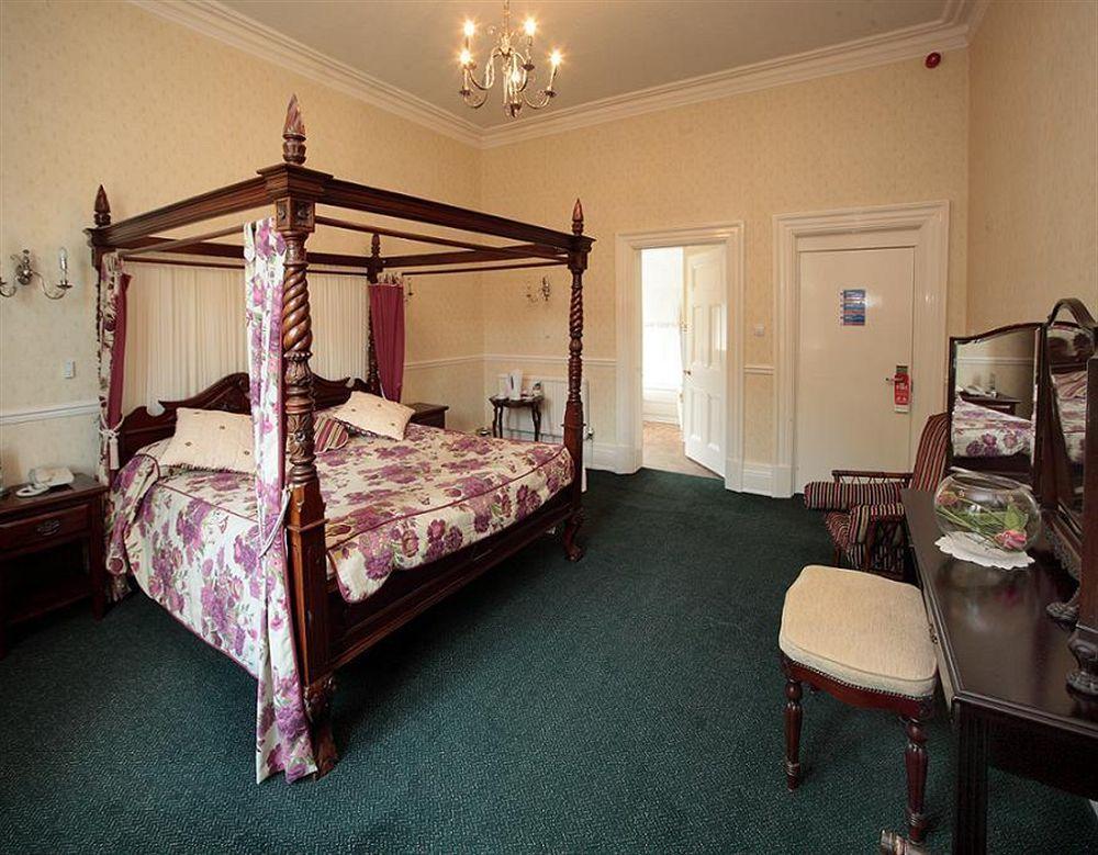 Durker Roods Hotel Huddersfield Oda fotoğraf
